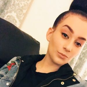 Meet your Posher, Crystal